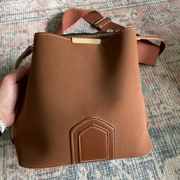 Faux leather crossbody bucket bag - Picture 2 of 4